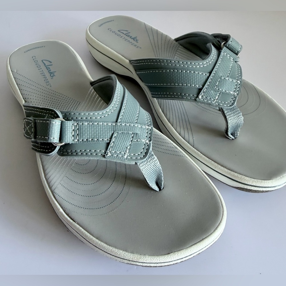Clarks Cloudsteppers Women's Light Blue Gray Thong Sandals